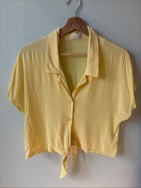 Wilfred Pale Yellow Cropped Tie-Front Button Down Shirt